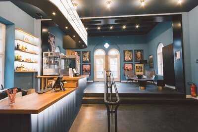 Liliom Kino Restaurant Bar Biergarten