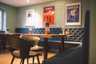 Liliom Kino Restaurant Bar Biergarten