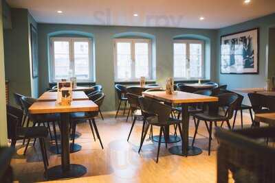 Liliom Kino Restaurant Bar Biergarten