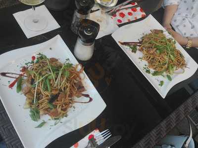 Karisma, Café /bar/restaurant