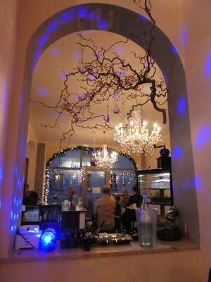 Karisma, Café /bar/restaurant