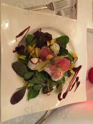 Karisma, Café /bar/restaurant