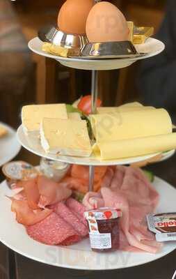 Brown's Coffee Lounge