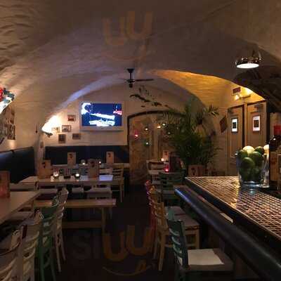 Presidente Bar Argentino / Tapas / Vino