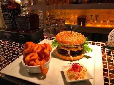 Presidente Bar Argentino / Tapas / Vino