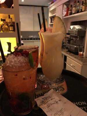 Presidente Bar Argentino / Tapas / Vino