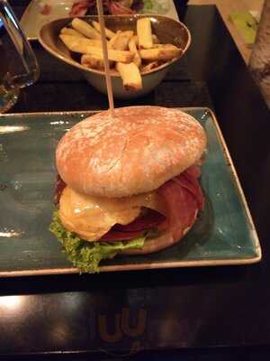 Hans Im GlÜck Burgergrill & Bar