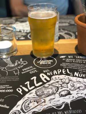Lammbock-pizzabar & Hinterhofgarten