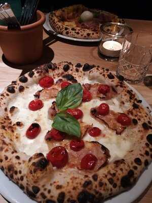 Lammbock-pizzabar & Hinterhofgarten