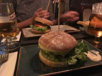 Hans Im GlÜck Burgergrill & Bar