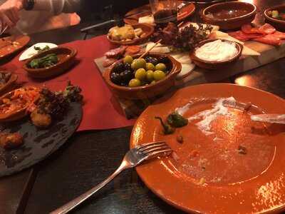 Tinto - Tapas Y Vino