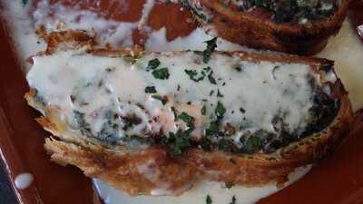 Tinto - Tapas Y Vino