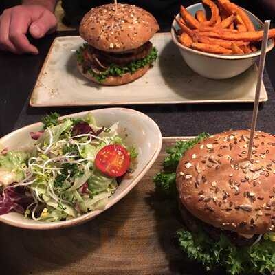 Hans Im GlÜck Burgergrill & Bar