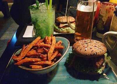 Hans Im GlÜck Burgergrill & Bar