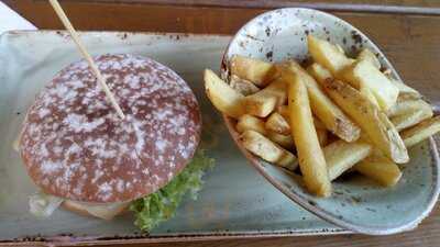 Hans Im GlÜck Burgergrill & Bar