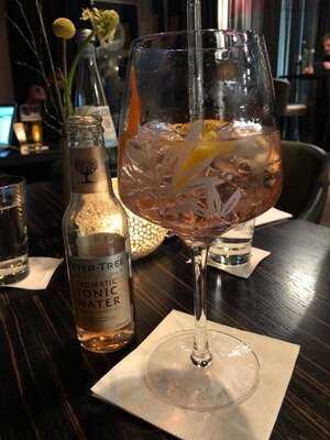 Theos Lounge & Bar Restaurant