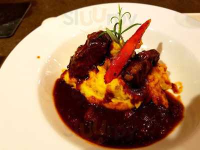 Dinea Restaurant & Café