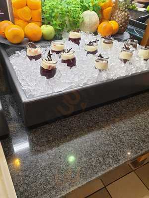 Dinea Restaurant & Café