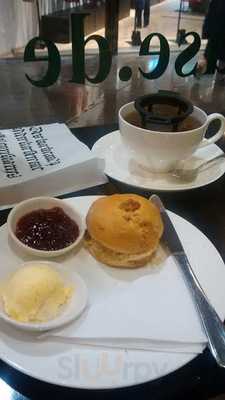 The Victorian House Sconery & Tea To Go