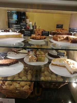 The Victorian House Sconery & Tea To Go