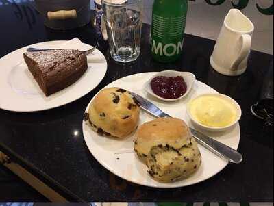 The Victorian House Sconery & Tea To Go