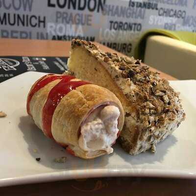 Oscars Pizza & Füsis Café