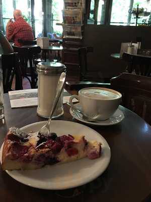 Zeitungs Cafe Hermann Kesten