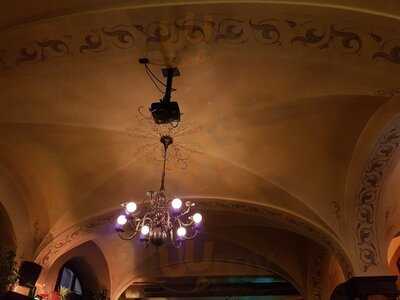 Dillinger Chicago Bar'n Grill