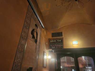 Dillinger Chicago Bar'n Grill