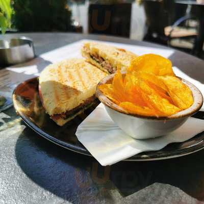 Vee's Cafe & Tagesbar