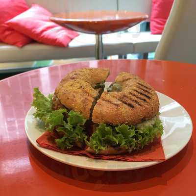 Frooteria Juice & Bagels