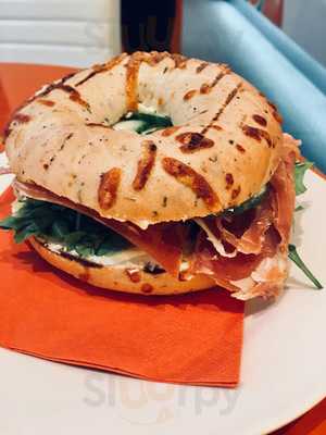 Frooteria Juice & Bagels