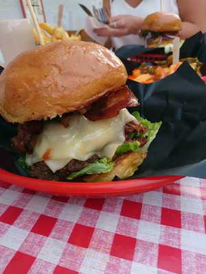 Ronnie Biggs - Burger & Drinks