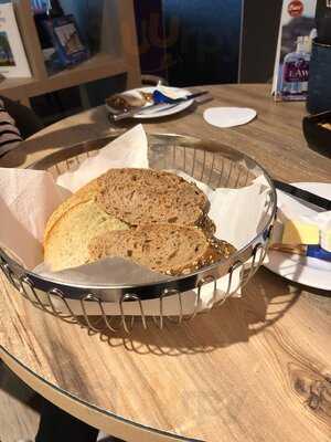 Isar3 Bar, Cafe And Restaurant