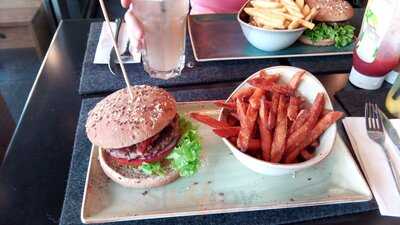 Hans Im GlÜck Burgergrill & Bar