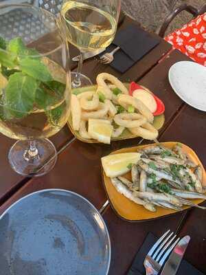 Amistad - Tapas Y Vino