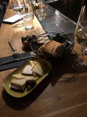 Amistad - Tapas Y Vino