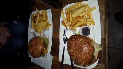 Marien Burgerhouse & Shisha Lounge