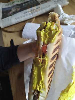 Jahrhundertsosse Essen Bosnawurst Grillfleischsandwich