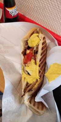 Jahrhundertsosse Essen Bosnawurst Grillfleischsandwich