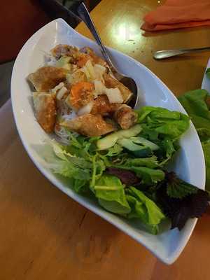 Lilly's Vietnam&tai Cuisin