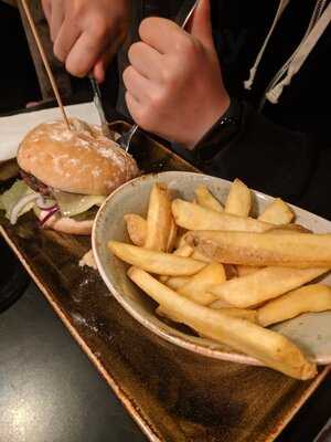 Hans Im GlÜck Burgergrill & Bar