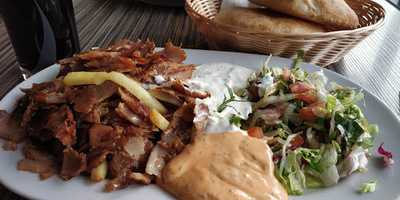 Esto Café Bar Restaurant