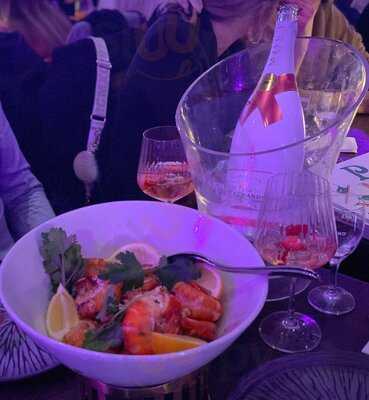 H'ugo's Pizza-bar-lounge