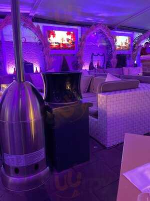 H'ugo's Pizza-bar-lounge