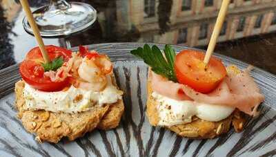 H'ugo's Pizza-bar-lounge