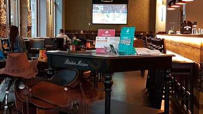 Uncle's Burger & Bar