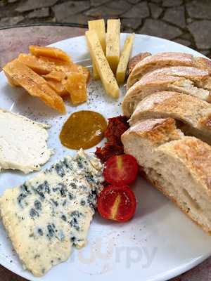 Gaeta Restaurant-café