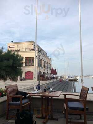 Yachthafenresidenz Hohe Duene