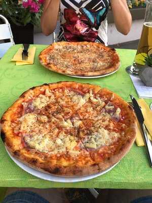 Pizzeria Eiscafe Piccola